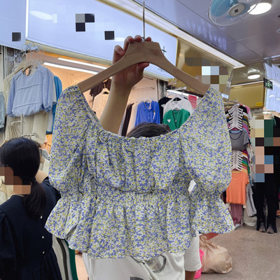 Μοντέρνα γυναικεία μπλούζα με λαιμόκοψη και μανίκια λωτού σε διάφορα χρώματα