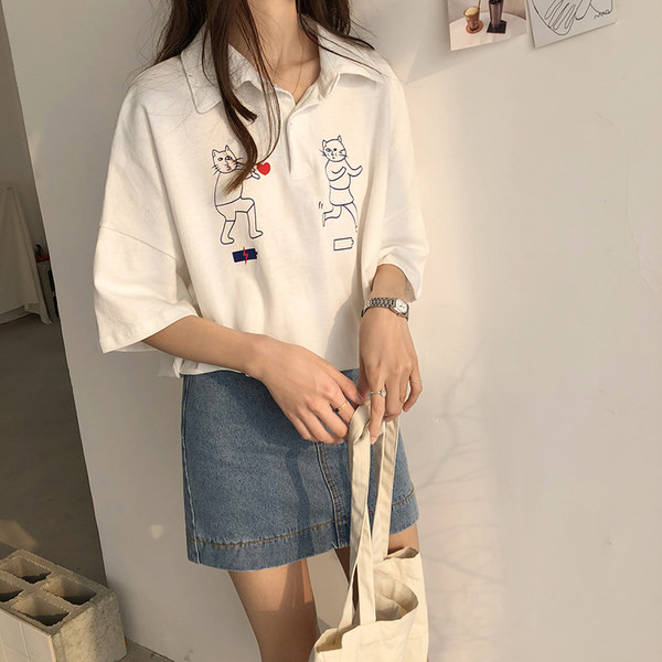 Γυναικείο μπλουζάκι με κλασικό κολάρο και κουμπιά - απλικέ