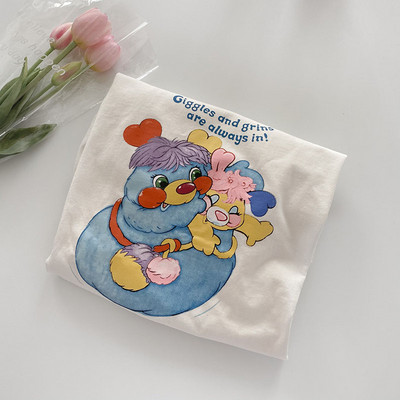 Moteriški marškinėliai su spalvotomis aplikacijomis ir trumpomis rankovėmis