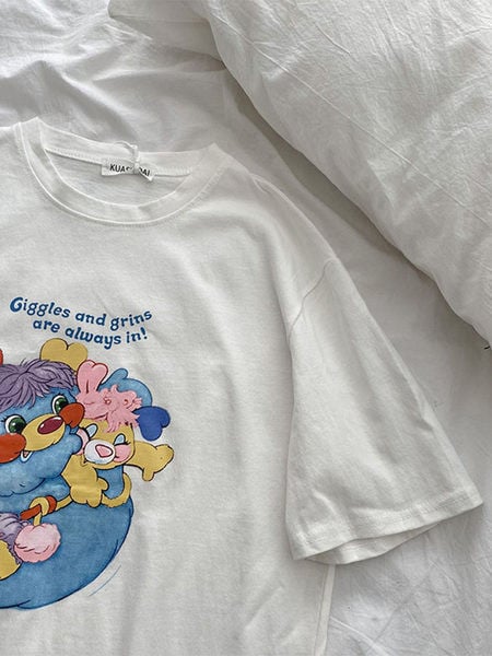 Moteriški marškinėliai su spalvotomis aplikacijomis ir trumpomis rankovėmis