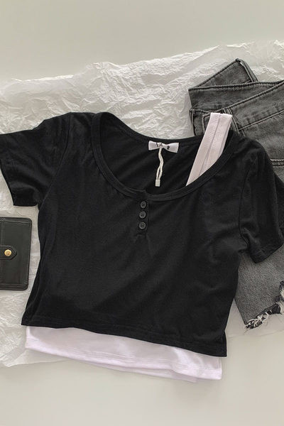 Γυναικείο casual μπλουζάκι με κουμπιά και οβάλ ντεκολτέ