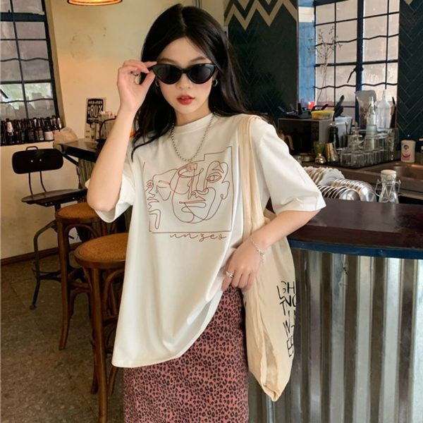 Γυναικείο καλοκαιρινό μπλουζάκι με απλικέ