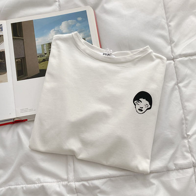 Γυναικείο μπλουζάκι με απλικέ και οβάλ λαιμόκοψη σε δύο χρώματα