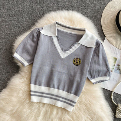 Γυναικεία μπλούζα από λεπτό πλέξιμο με λαιμόκοψη και γιακά