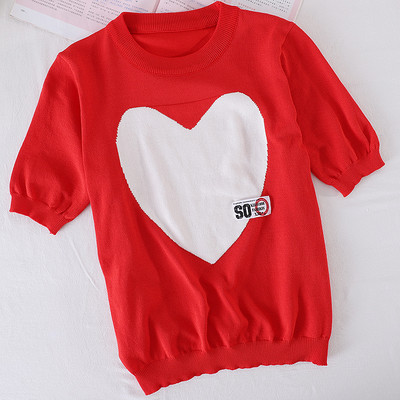 Γυναικείο μοντέρνο μπλουζάκι με απλικέ καρδιά σε τρία χρώματα