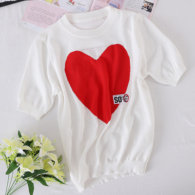 Γυναικείο μοντέρνο μπλουζάκι με απλικέ καρδιά σε τρία χρώματα