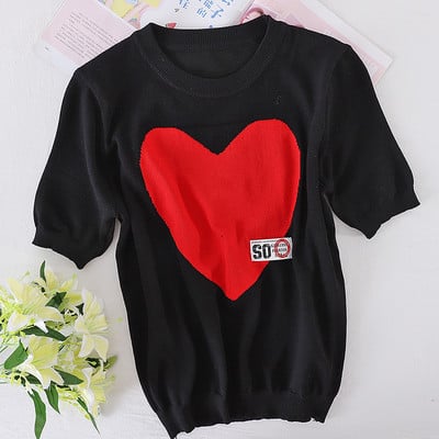 Γυναικείο μοντέρνο μπλουζάκι με απλικέ καρδιά σε τρία χρώματα