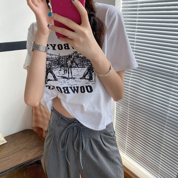 Μπλουζάκι με φαρδύ μοντέλο για γυναίκες με τύπωμα