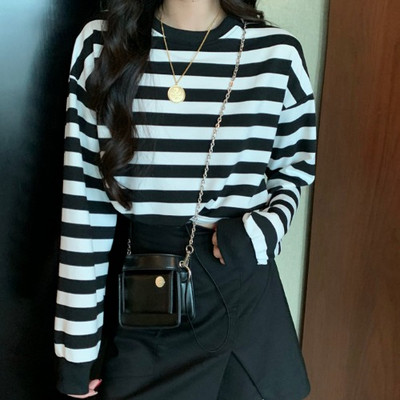 Κοντή ριγέ μπλούζα με μακριά μανίκια και δεσμούς στη μέση