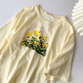 Γυναικείο μπλουζάκι σε κίτρινο χρώμα με floral απλικέ