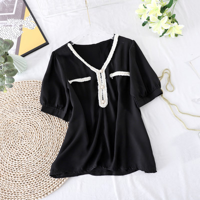 Γυναικεία μοντέρνα μπλούζα με λαιμόκοψη και κουμπιά