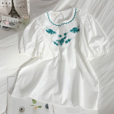 Moderna ženska bluza s cvjetnim vezom i okruglim izrezom