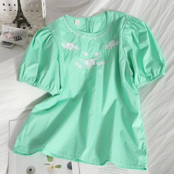 Moderna ženska bluza s cvjetnim vezom i okruglim izrezom