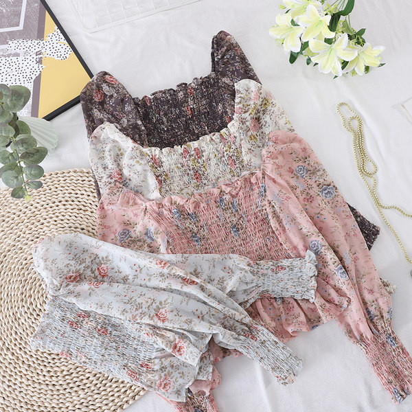 Ženska ležerna bluza golih ramena i cvjetnog uzorka