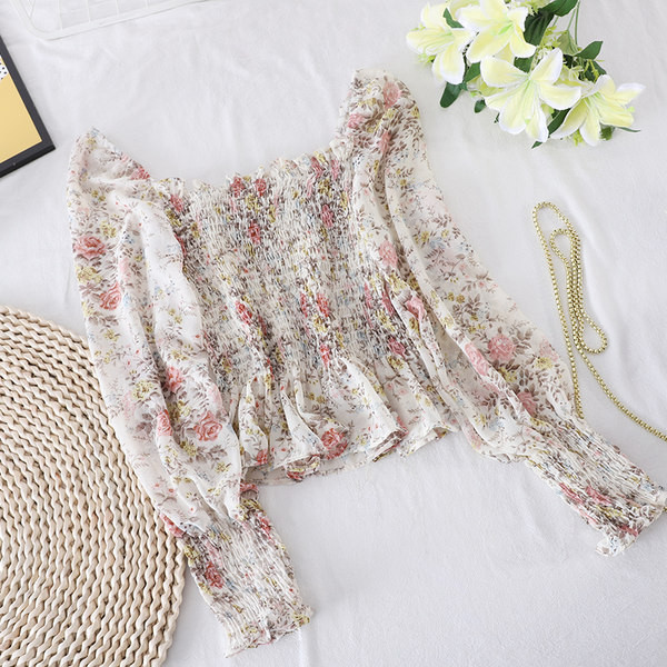 Ženska ležerna bluza golih ramena i cvjetnog uzorka