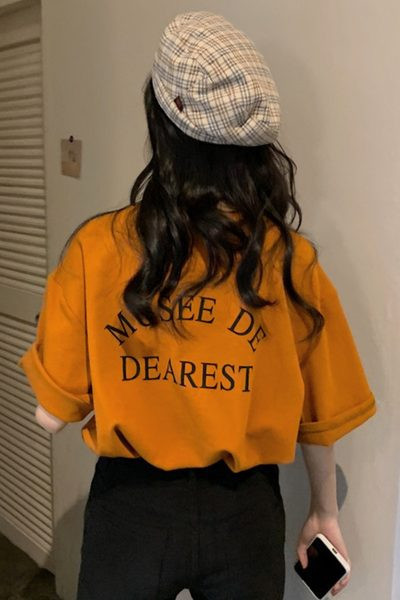 Γυναικείο καλοκαιρινό μπλουζάκι με επιγραφή στο πίσω μέρος