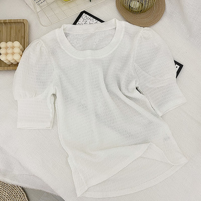 Γυναικεία μονόχρωμη μπλούζα με κοντά μανίκια και στρογγυλή λαιμόκοψη κατάλληλη για το καλοκαίρι