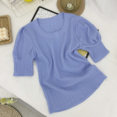 Γυναικεία μονόχρωμη μπλούζα με κοντά μανίκια και στρογγυλή λαιμόκοψη κατάλληλη για το καλοκαίρι