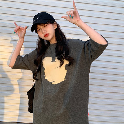 Φαρδύ μπλουζάκι με απλικέ για γυναίκες