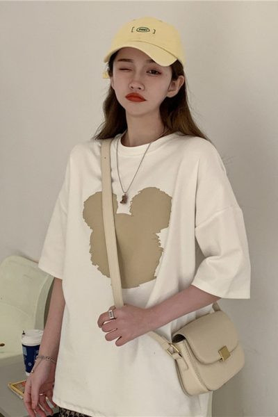 Φαρδύ μπλουζάκι με απλικέ για γυναίκες