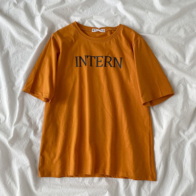 Ležerna ženska majica s natpisom i kratkim rukavima