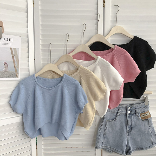 Tricou scurt de dama cu decolteu oval si maneci scurte