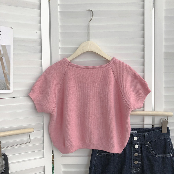 Tricou scurt de dama cu decolteu oval si maneci scurte