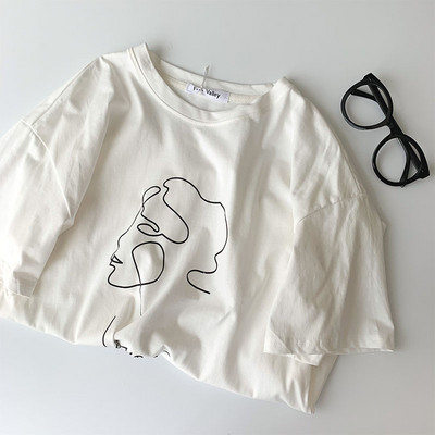 Γυναικείο μοντέρνο μπλουζάκι με λαιμόκοψη