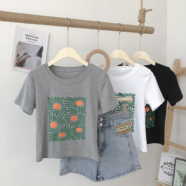 Ženska majica kratkih rukava sa printom u tri boje