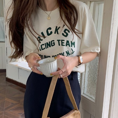 Γυναικείο μπλουζάκι με λαιμόκοψη και επιγραφή