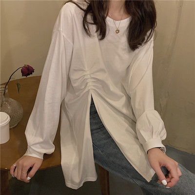 Φαρδύ μπλουζάκι με σχισμή και μαζεμένο μέρος