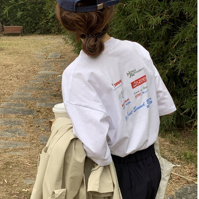 Νέο μοντέλο καλοκαιρινό μπλουζάκι με πολύχρωμες επιγραφές στο πίσω μέρος