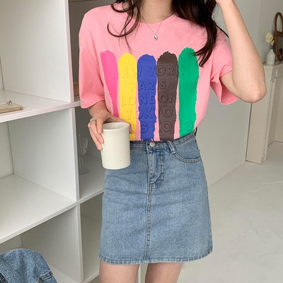 Μοντέρνο καλοκαιρινό μπλουζάκι με πολύχρωμες επιγραφές - νέο μοντέλο