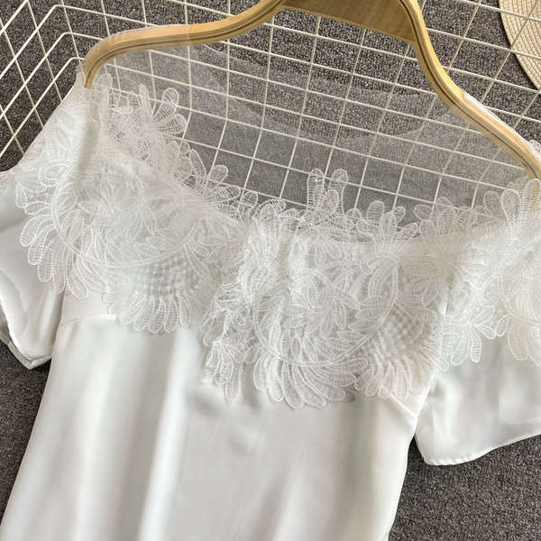 Novi model ženske bluze sa čipkom i kratkim rukavima u bijeloj i crnoj boji