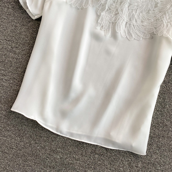 Novi model ženske bluze sa čipkom i kratkim rukavima u bijeloj i crnoj boji