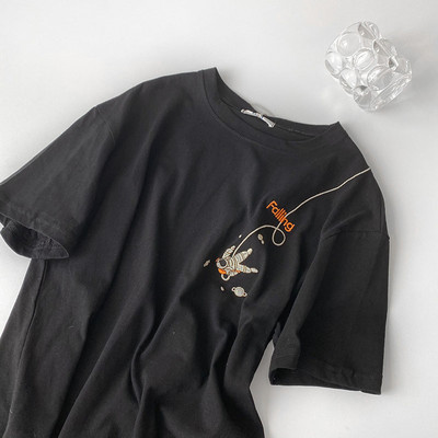 Γυναικείο casual μπλουζάκι με κέντημα και κοντά μανίκια