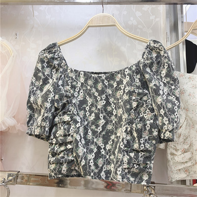 Μοντέρνα γυναικεία floral μπλούζα με στρογγυλό ντεκολτέ - ρετρό στυλ