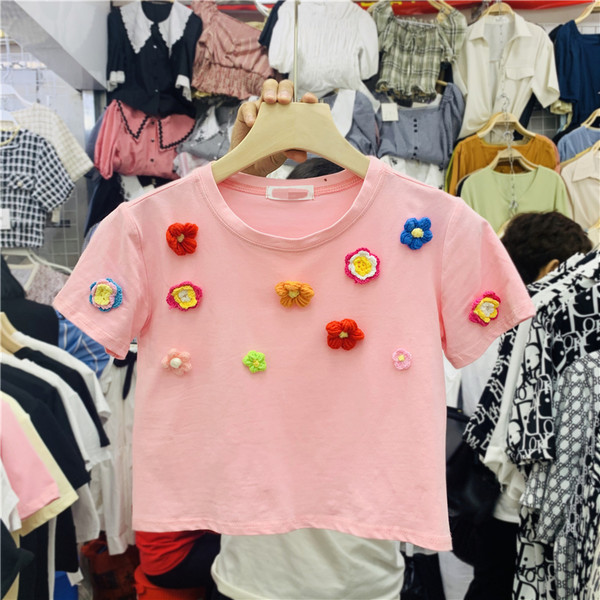 Moderna ženska majica s 3D elementom i ovalnim dekolteom