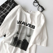 Λευκό μπλουζάκι με απλικέ και επιγραφή