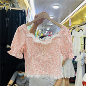 Μοντέρνα γυναικεία μπλούζα με οβάλ λαιμόκοψη και δαντέλα σε δύο χρώματα