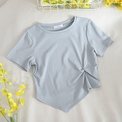 Γυναικείο ασύμμετρο μπλουζάκι με στρογγυλή λαιμόκοψη