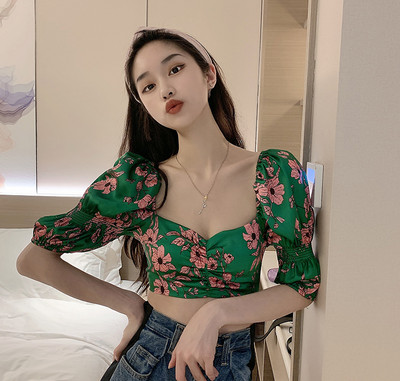 Ležerna ženska kratka bluza s cvjetnim uzorkom i puf rukavima