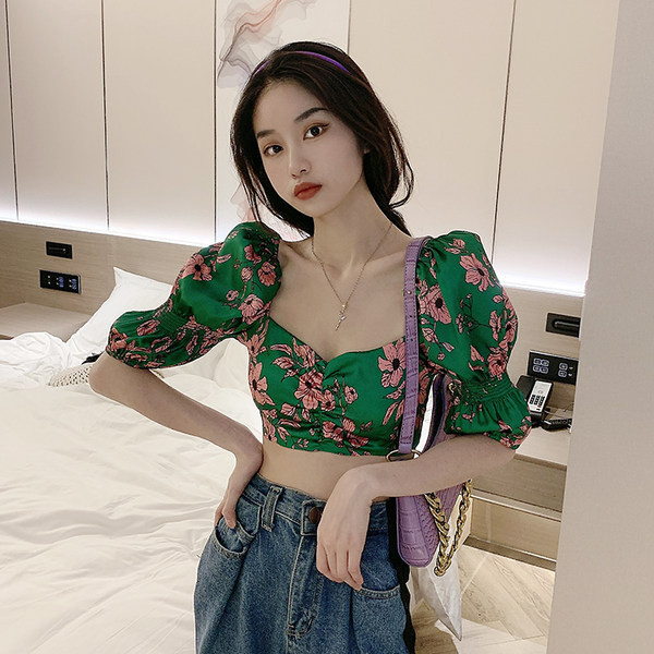 Ležerna ženska kratka bluza s cvjetnim uzorkom i puf rukavima