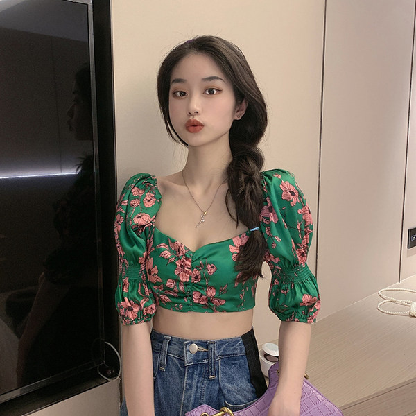 Ležerna ženska kratka bluza s cvjetnim uzorkom i puf rukavima