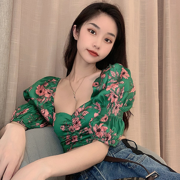 Ležerna ženska kratka bluza s cvjetnim uzorkom i puf rukavima