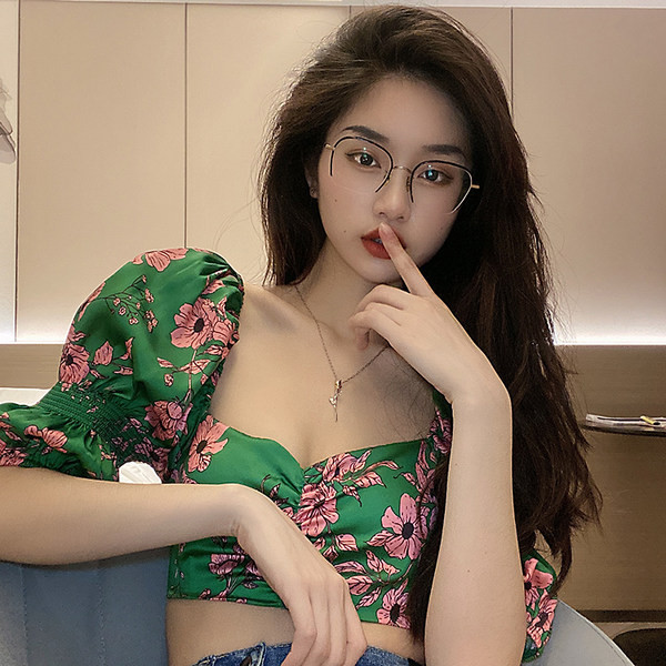 Ležerna ženska kratka bluza s cvjetnim uzorkom i puf rukavima