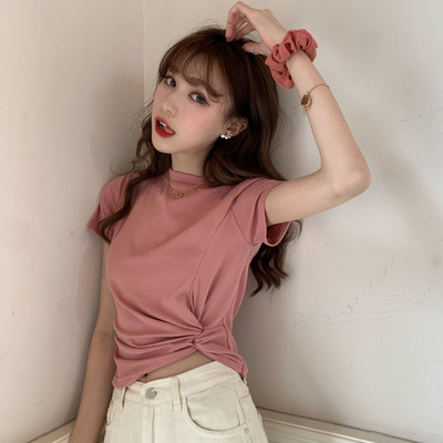 Γυναικείο μπλουζάκι με σούρα στο πλάι με κοντά μανίκια