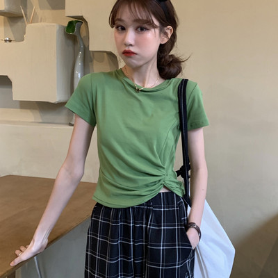 Γυναικείο μπλουζάκι με σούρα στο πλάι με κοντά μανίκια