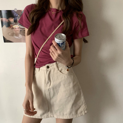 Γυναικείο μπλουζάκι με σούρα στο πλάι με κοντά μανίκια