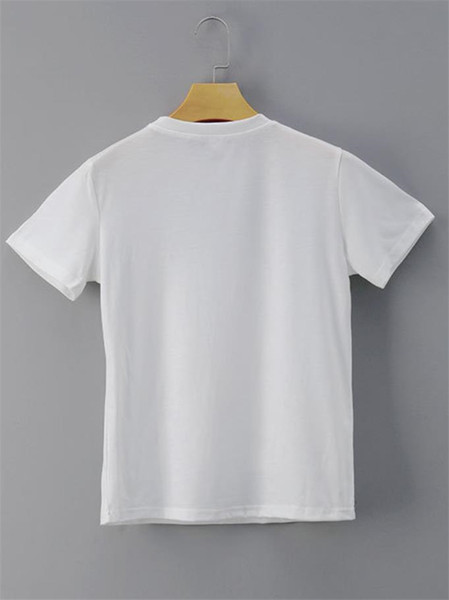 Дамска тениска в бял цвят с цветна апликация 